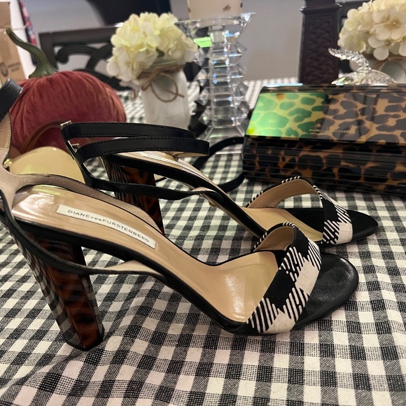 DESIGNER HERRINGBONE ANKLE STRAP - LEOPARD PRINT - ACRYLIC  BLOCK STILETTO HEEL - Picture 2 of 8